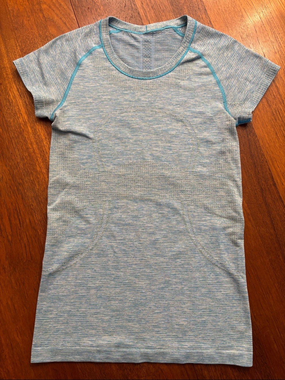 lululemon athletica Heather Light Blue Short Sleeve Tee with Teal Trim